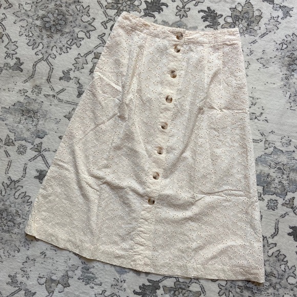 Madewell Eyelet Patio Button-Front Midi Skirt - Picture 3 of 8